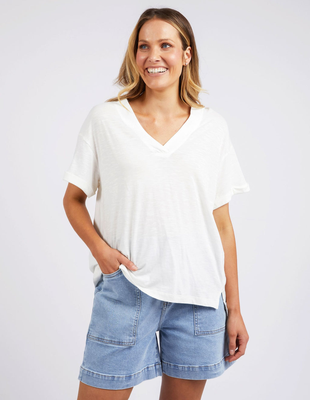Anwen Pearl V Tee