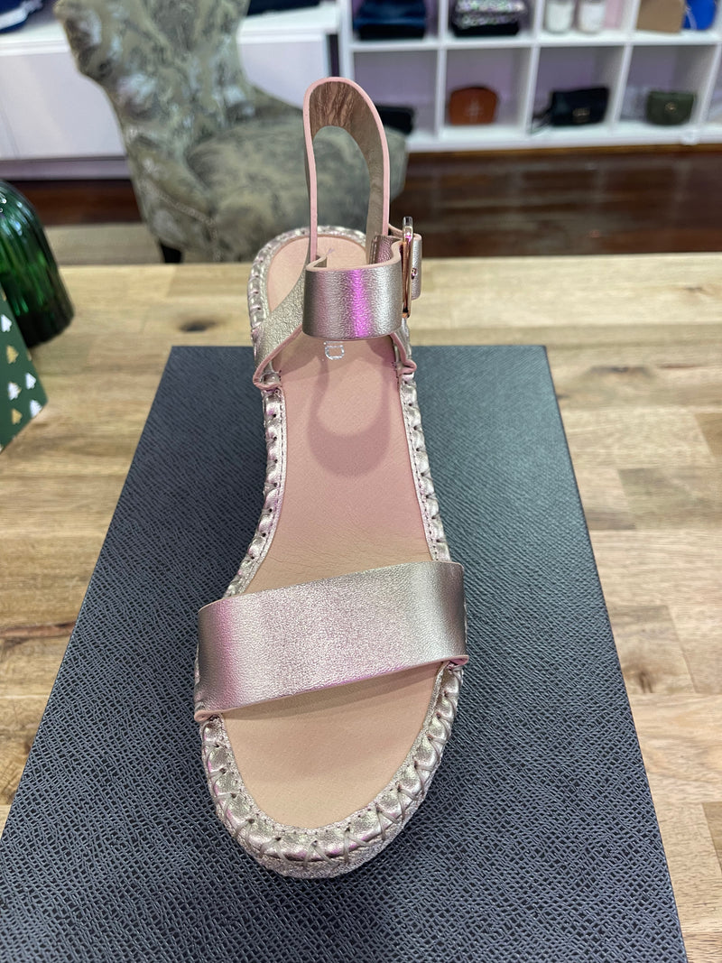 Groger Champagne Wedge