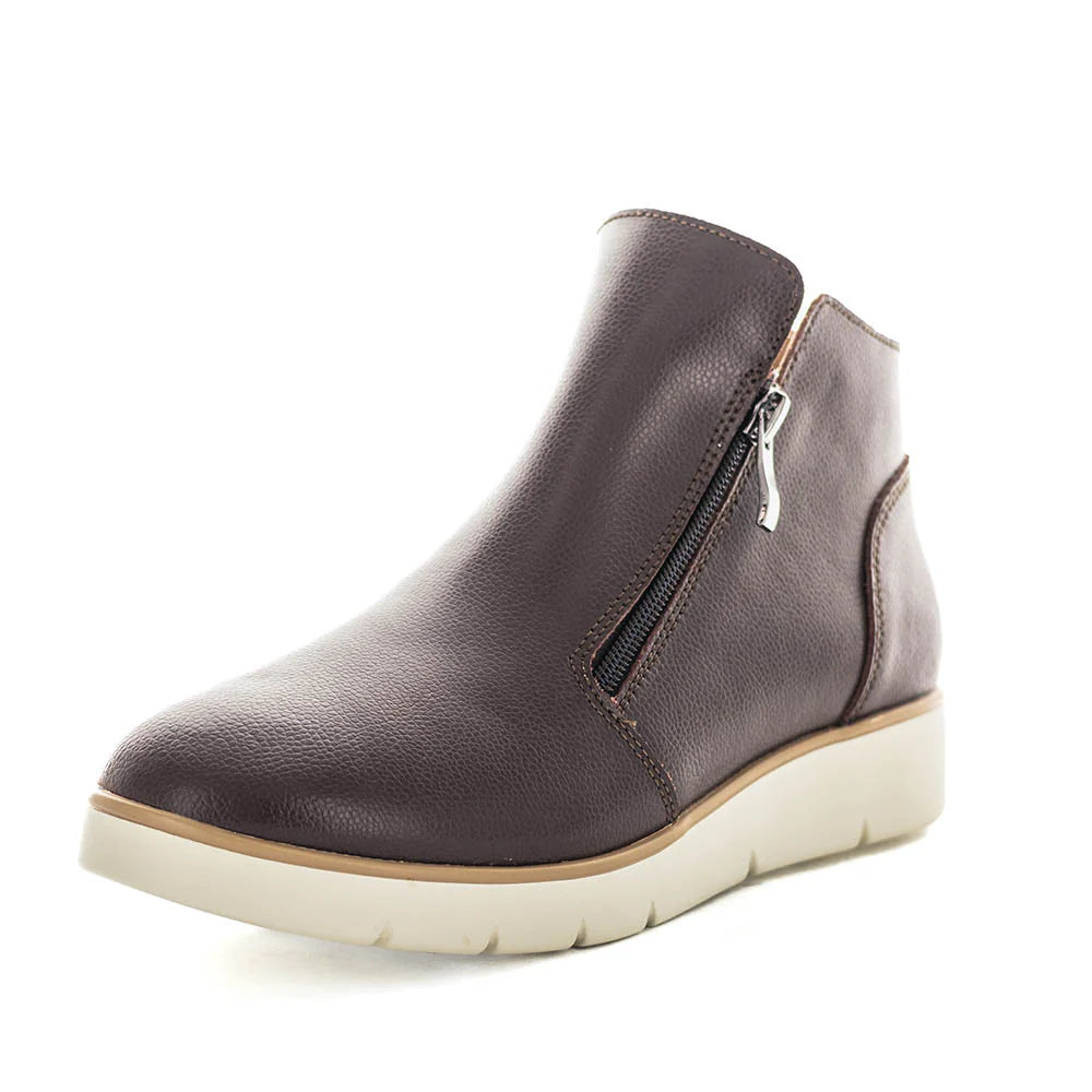 Just Bee Leather Clover Chocolate Smooth Boot