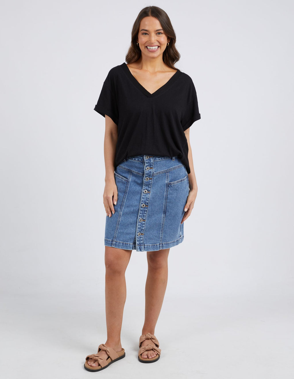 Anwen Black V Tee